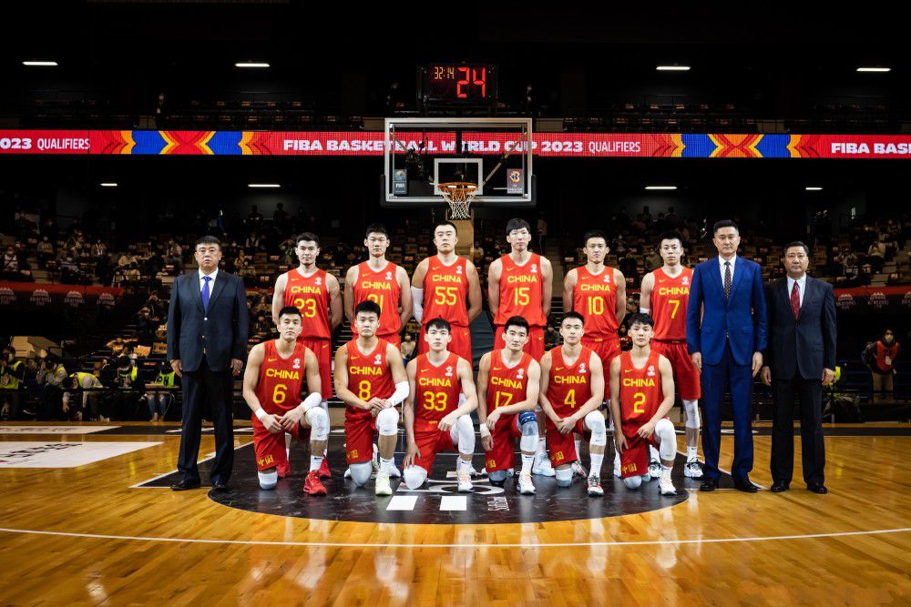 虽说自己实力不济，但叶辰既然这么给自己面子，那也确实够自己挺直腰杆的了。
